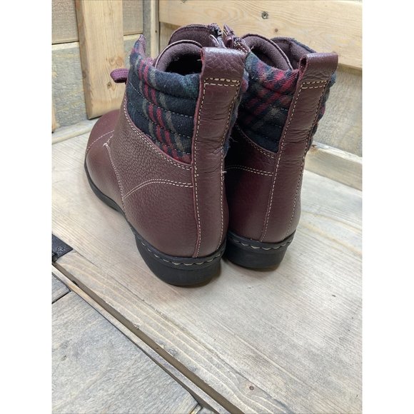 Clarks Cushion Soft Retro Boots Maroon Plaid Accent Zipper US9 - Picture 8 of 10